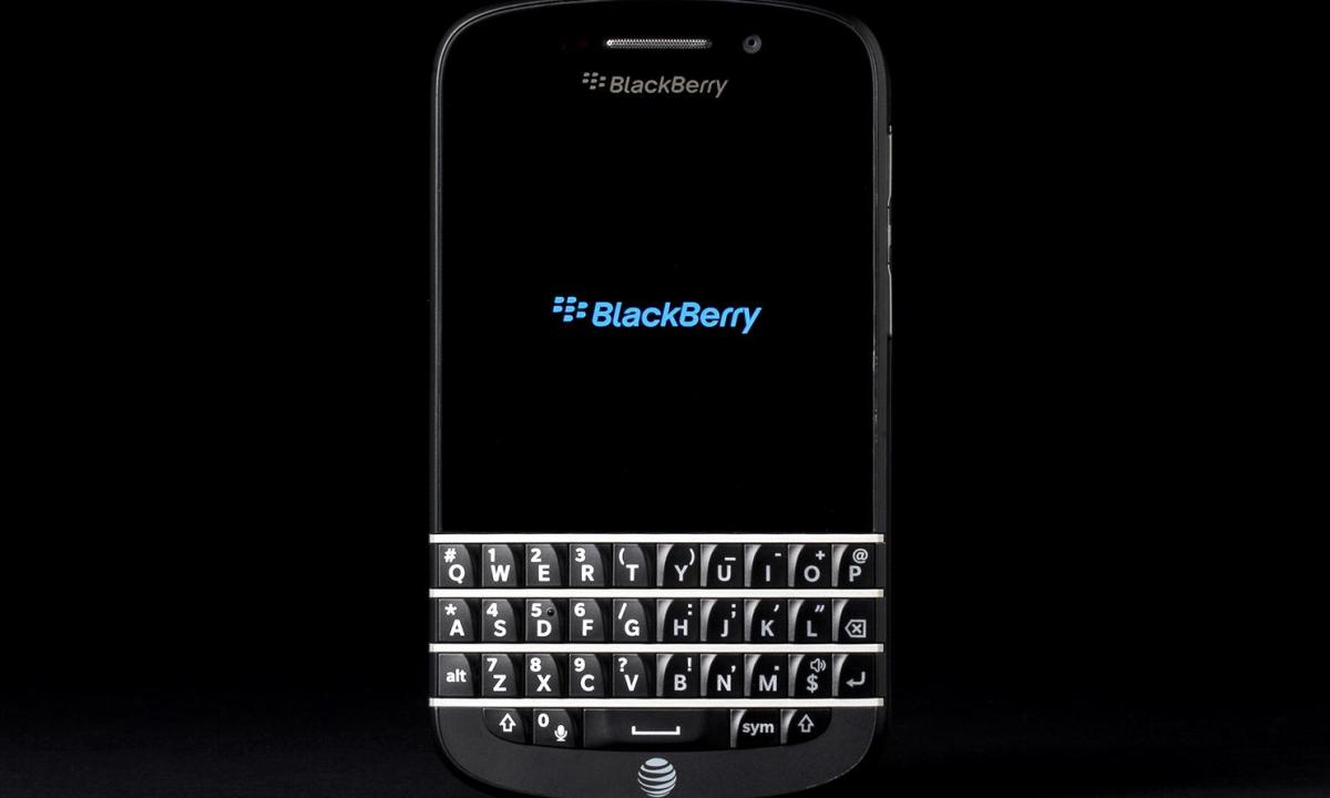 BlackBerry Q10 review front on