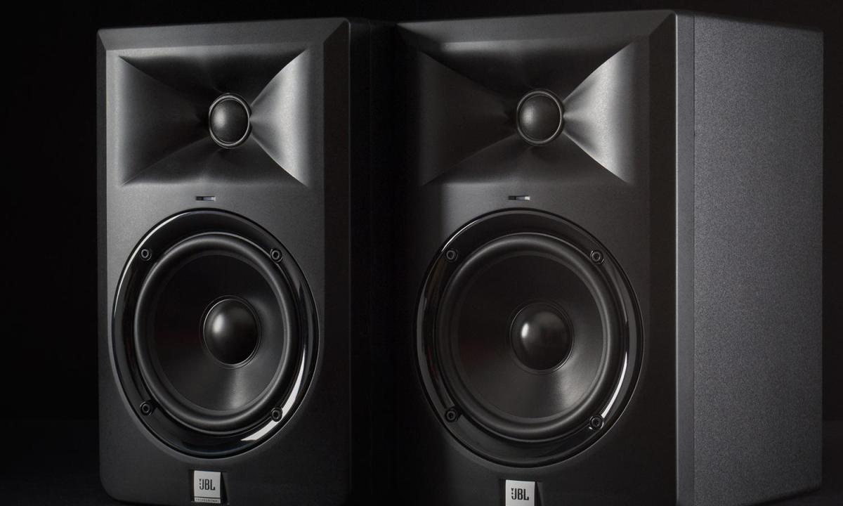 JBL LSR305