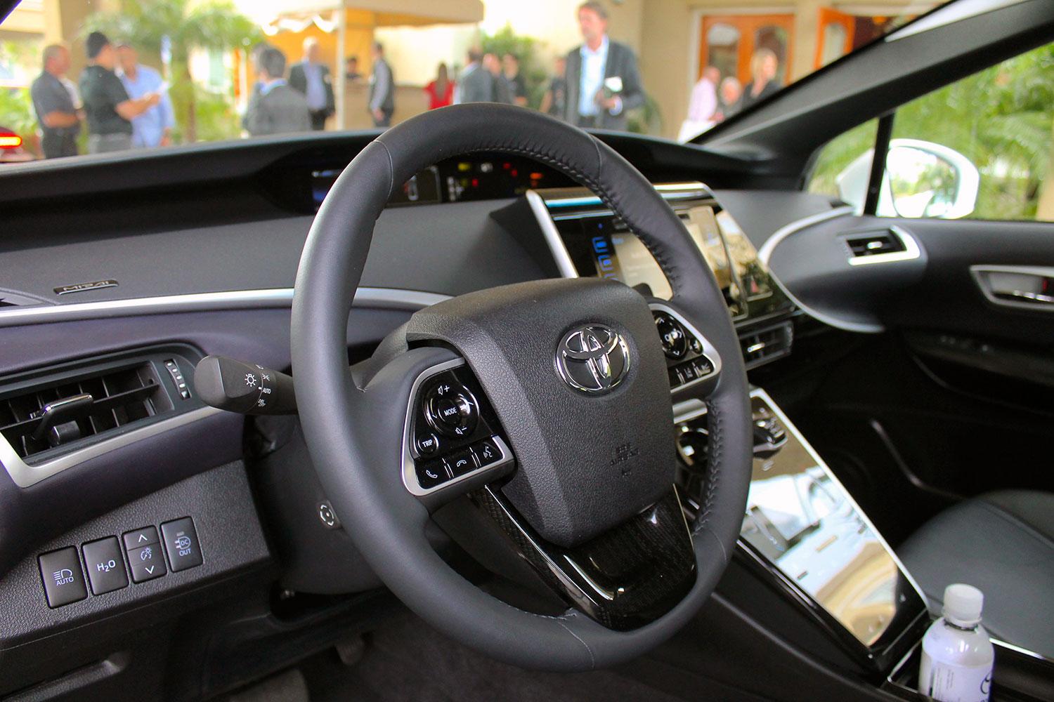 2015 car of the year awards 2016 toyota mirai steering wheel
