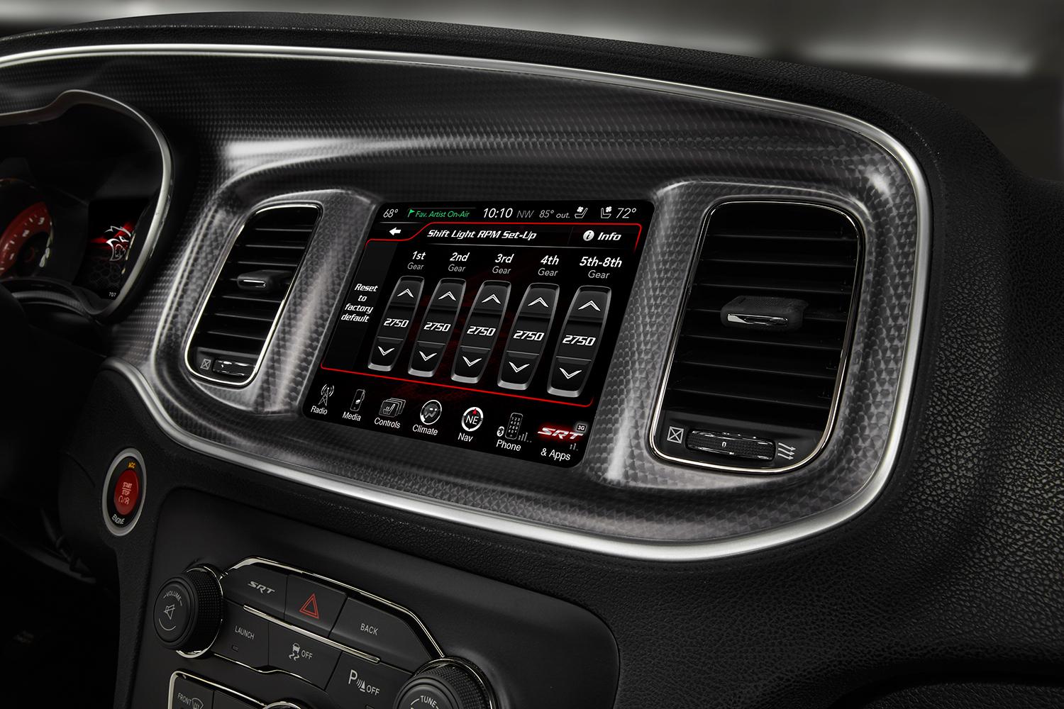2015 car of the year awards fca uconnect 10