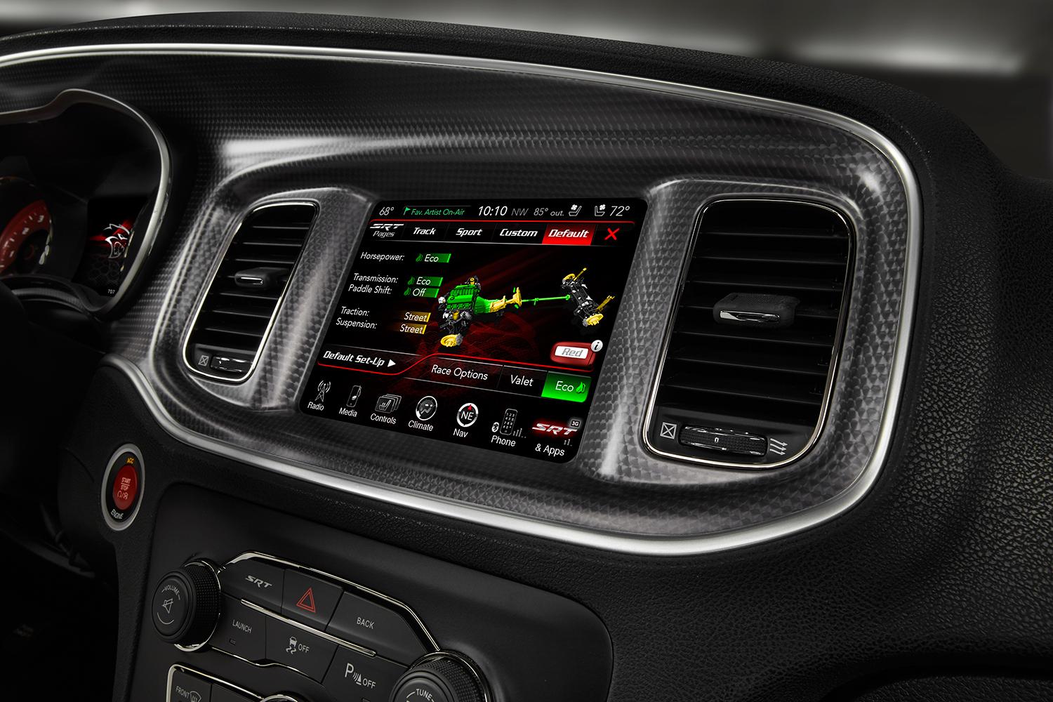 2015 car of the year awards fca uconnect 13