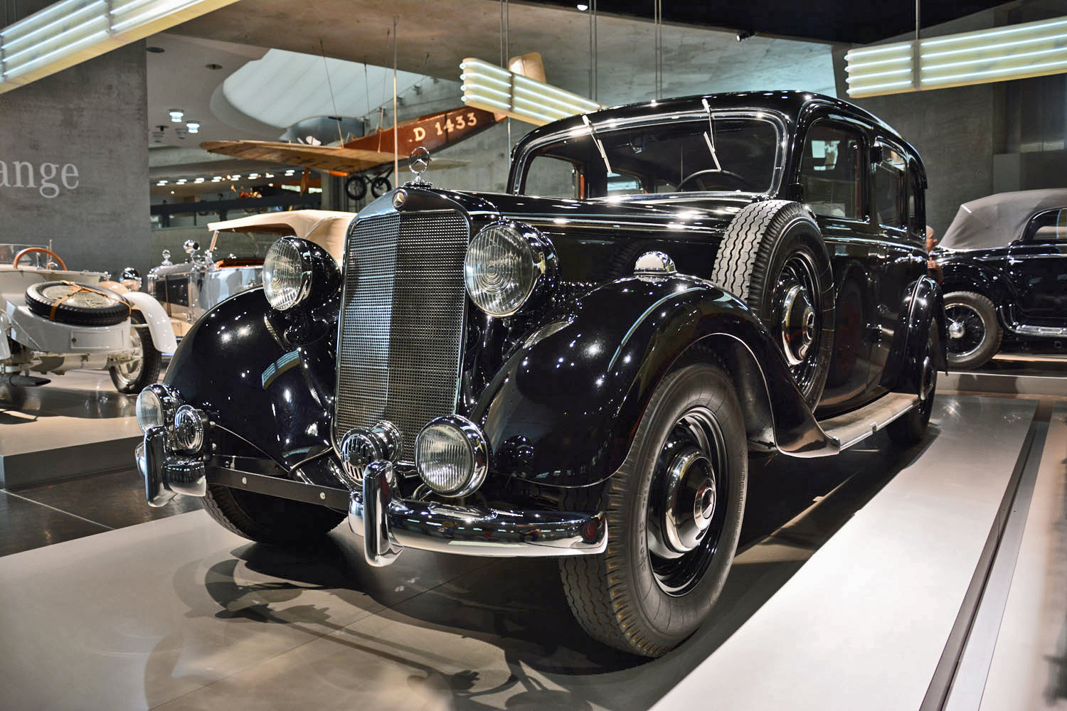 mercedes benz museum stuttgart pictures history ronan glon 260d 1