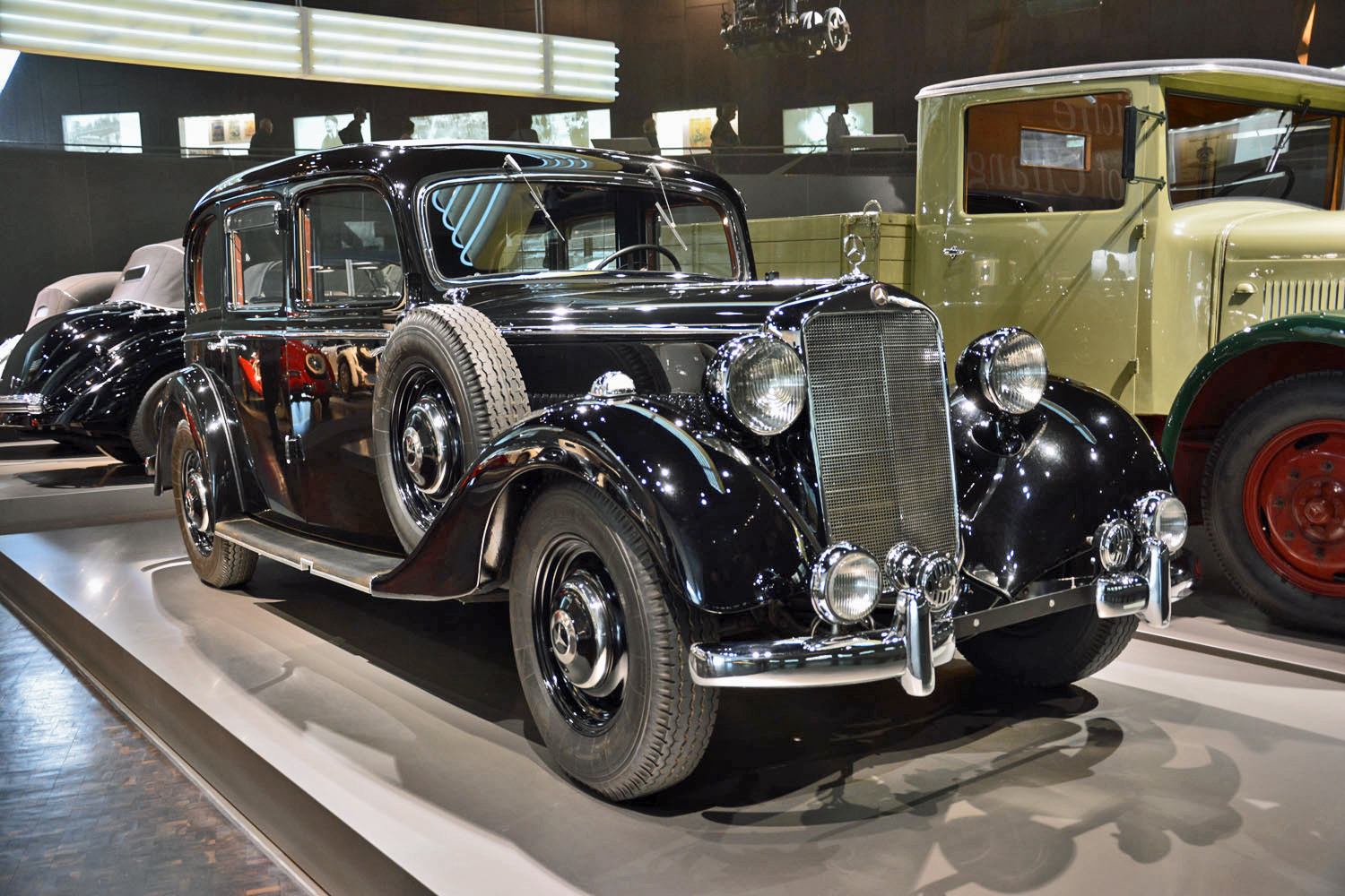 mercedes benz museum stuttgart pictures history ronan glon 260d 2