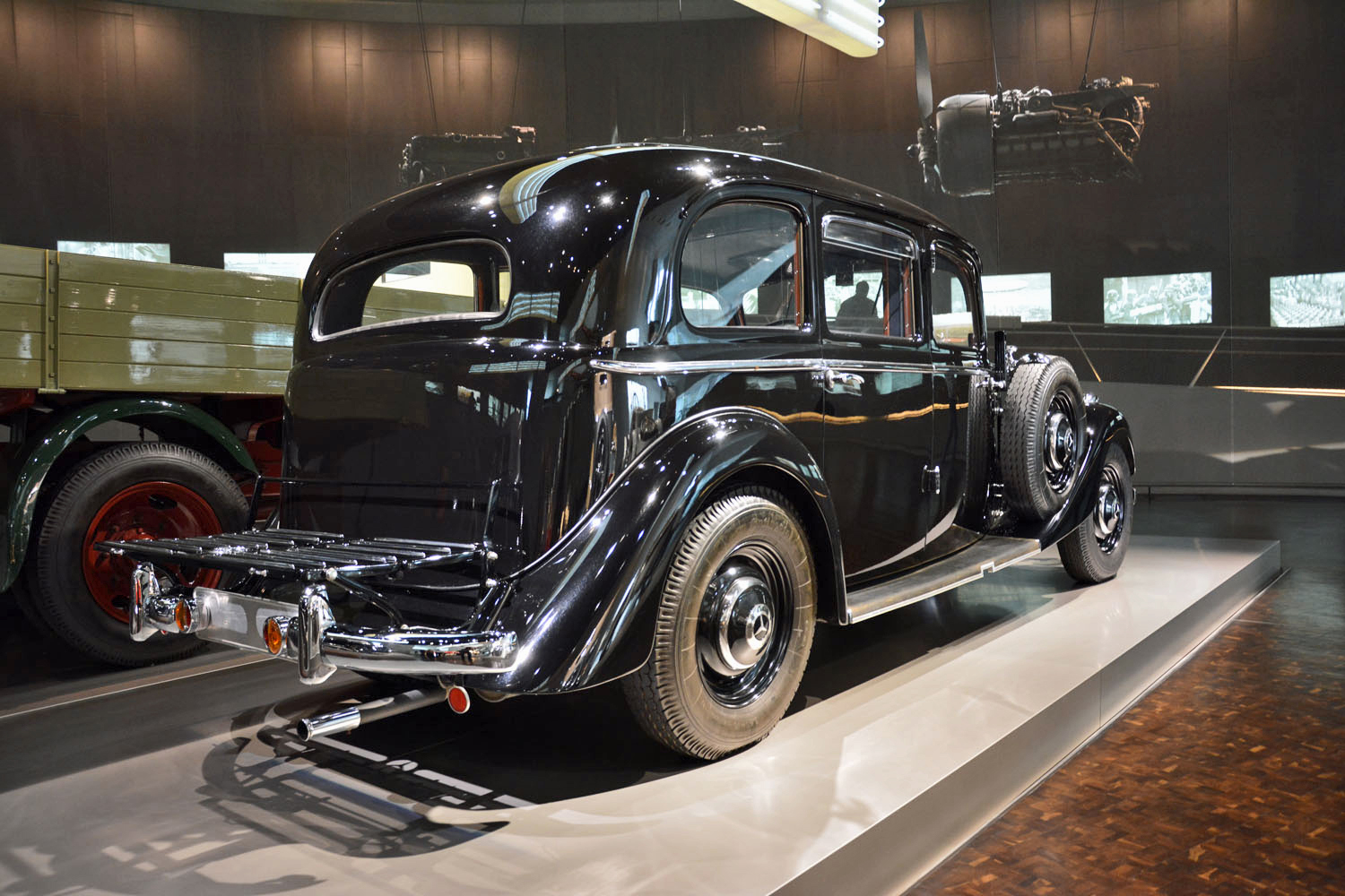 mercedes benz museum stuttgart pictures history ronan glon 260d 5