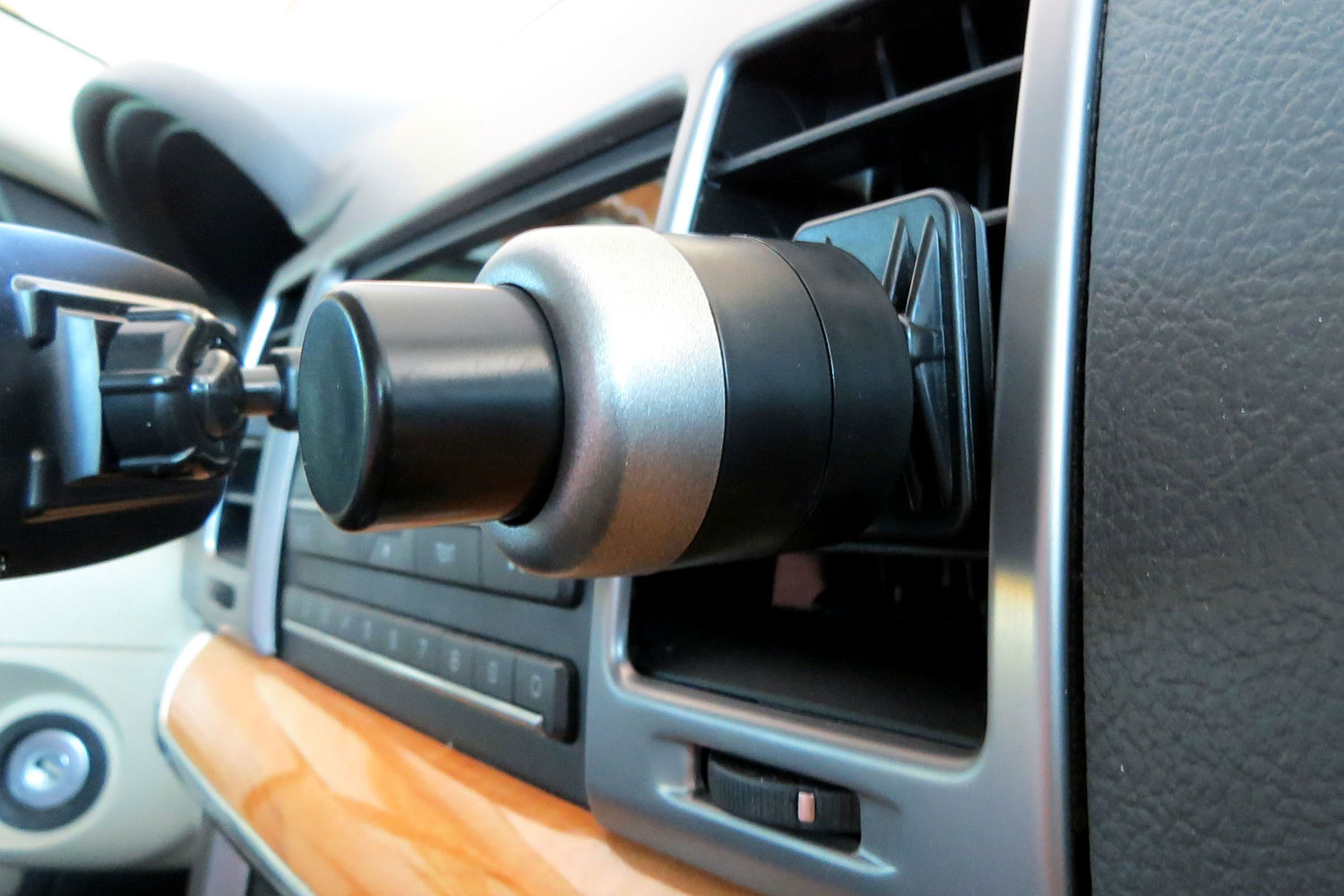 Satechi Ventie Adjustable Vent Phone Mount back