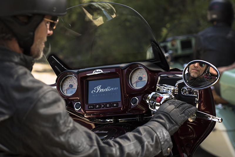 indian motorcycle ride command touchscreen 2017 imc infotainment roadmaster 02