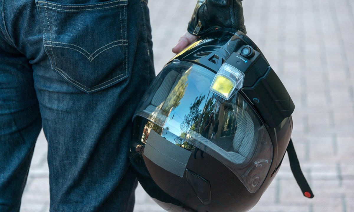 NUVIZ HUD review helmet