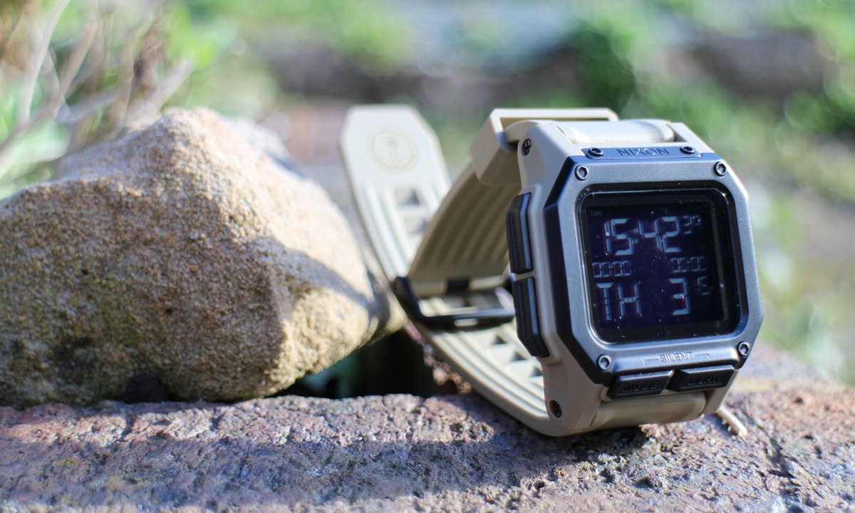 Nixon Regulus review