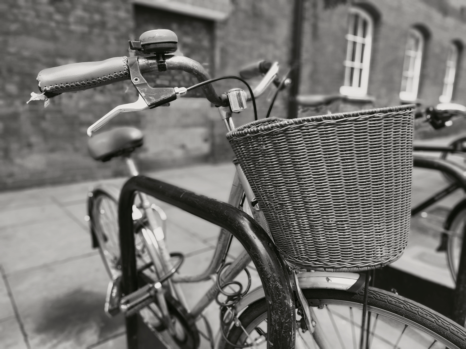 oppo find x photo sample black and white bike
