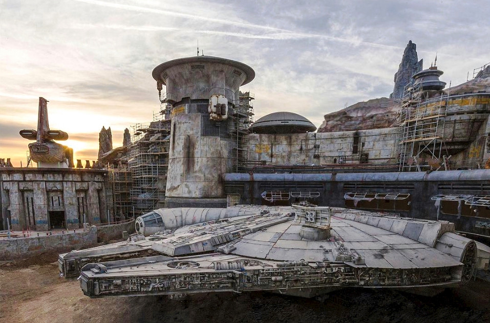 Star Wars: Galaxy's Edge Millennium Falcon