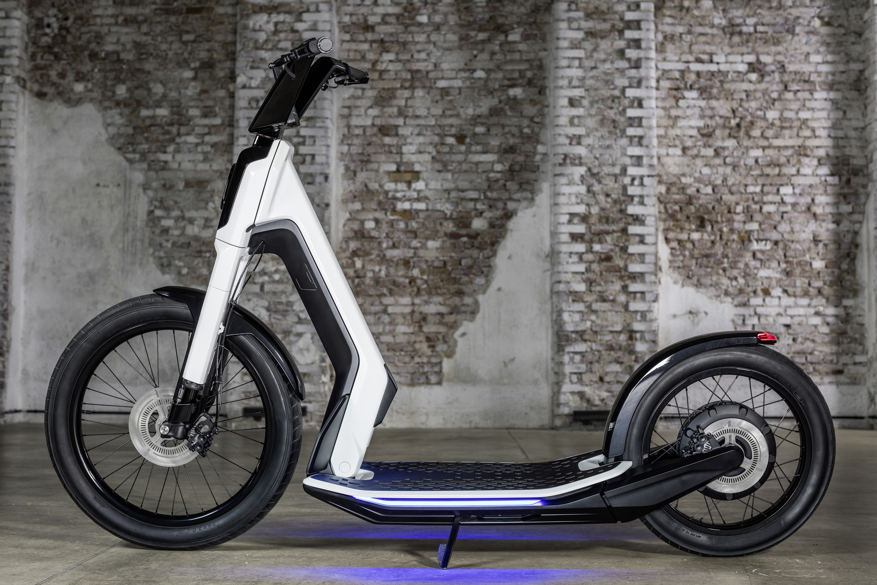 volkswagen offers two cool scooter designs for zipping around town die neue studie streetmate