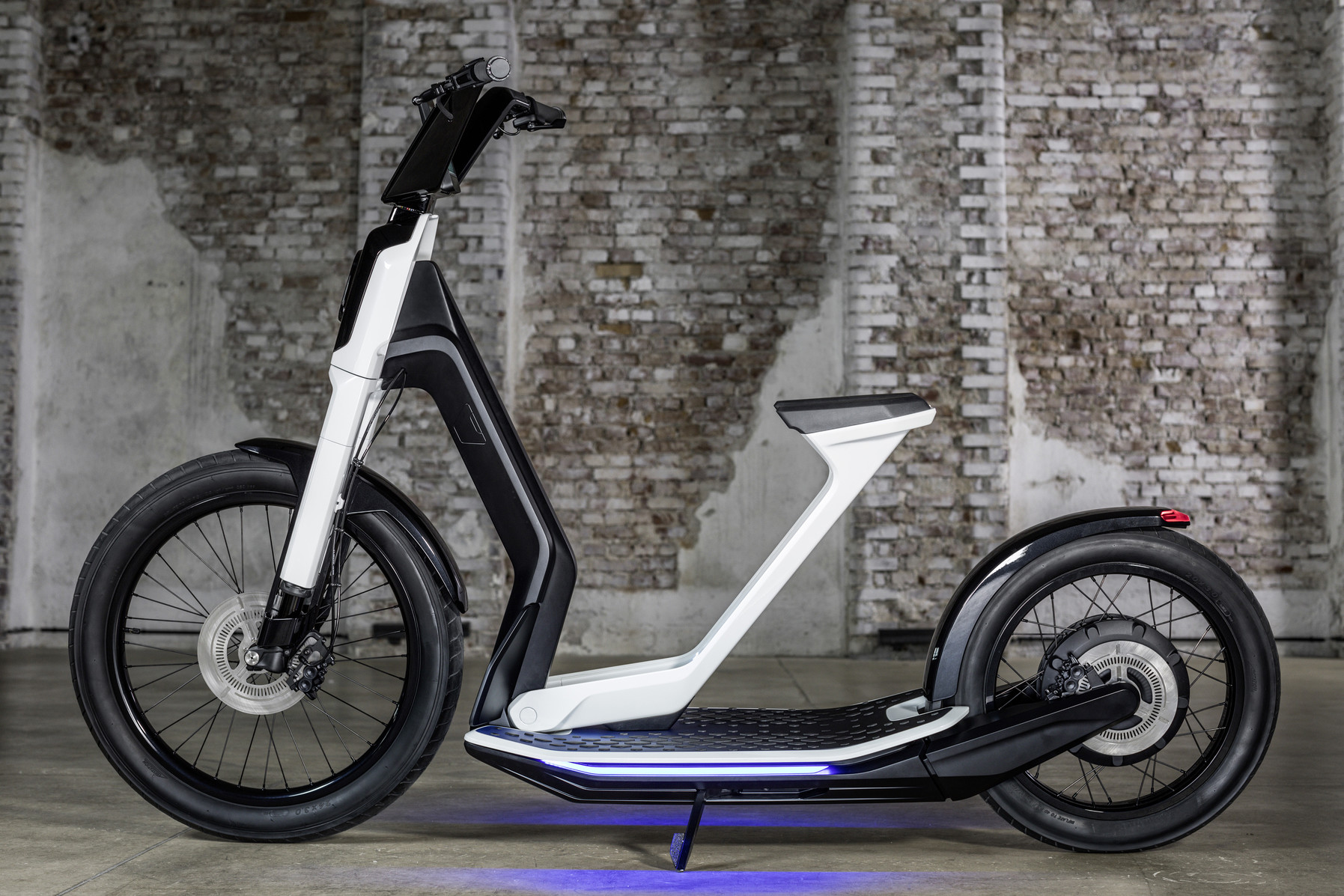 volkswagen offers two cool scooter designs for zipping around town die neue studie streetmate