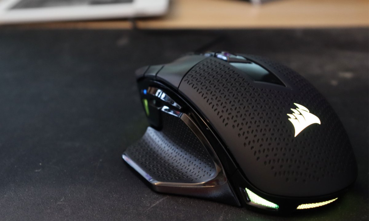 corsair night sword rgb gaming mouse review corsairnight03