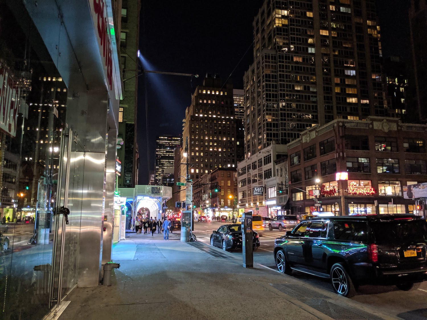 iphone 11 pro review versus pixel 3 night mode street