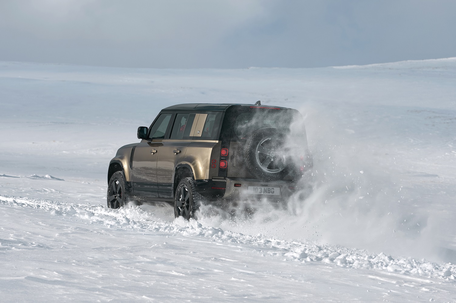 2020 land rover defender boasts rugged style usable tech lr def 20my 110 dynamic 100919 10