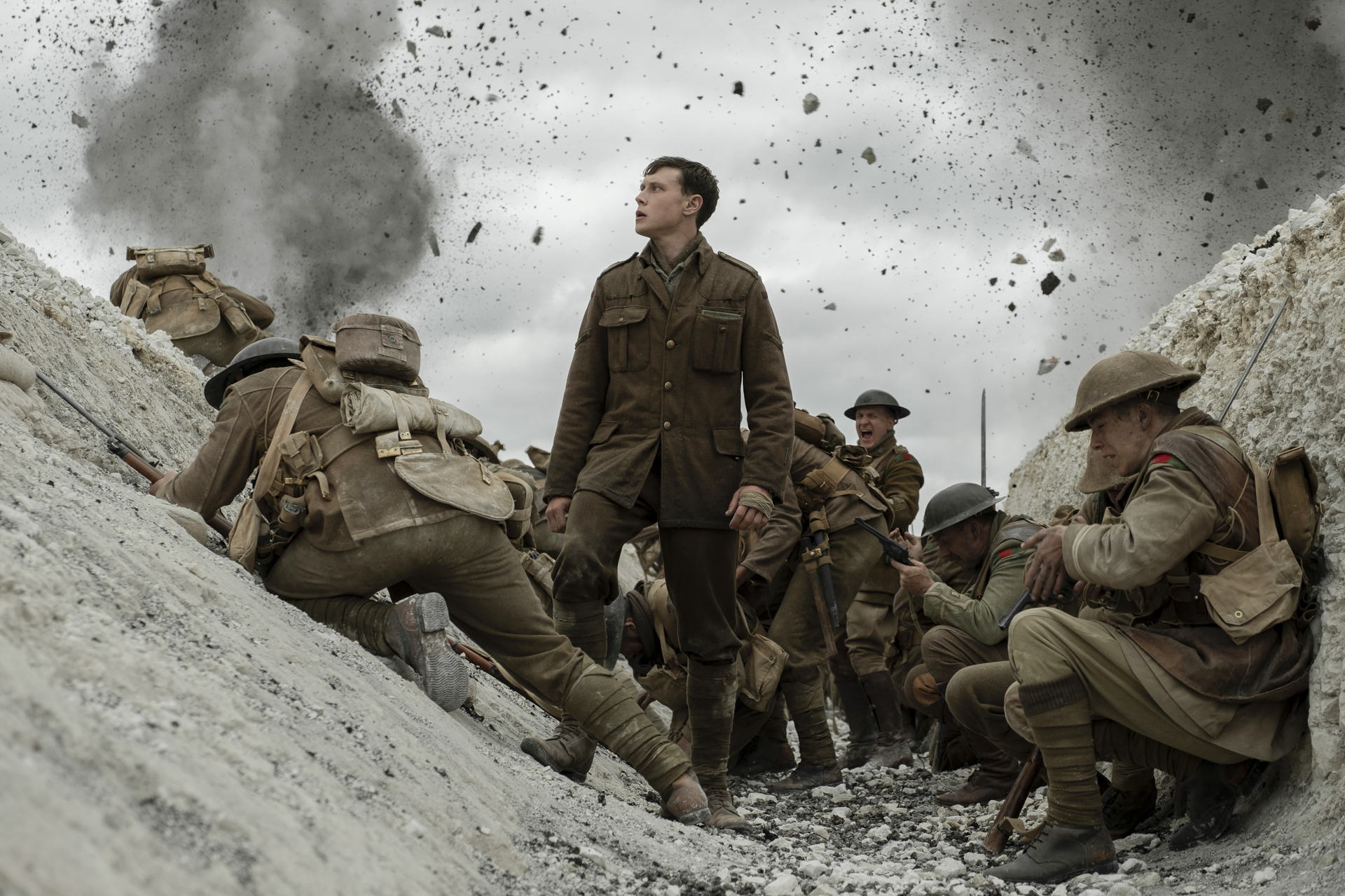 George MacKay as Schofield in a trench | 1917 VFX