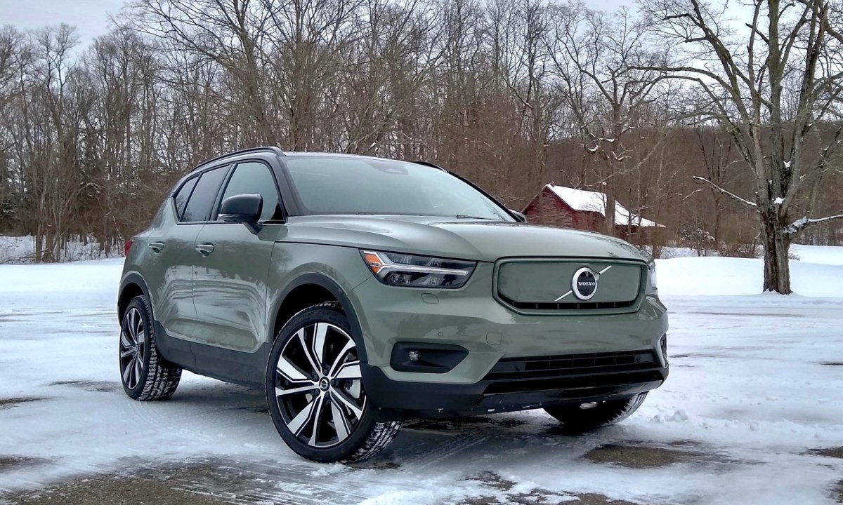 2021 volvo xc40 recharge first drive review electric car front three quarter
