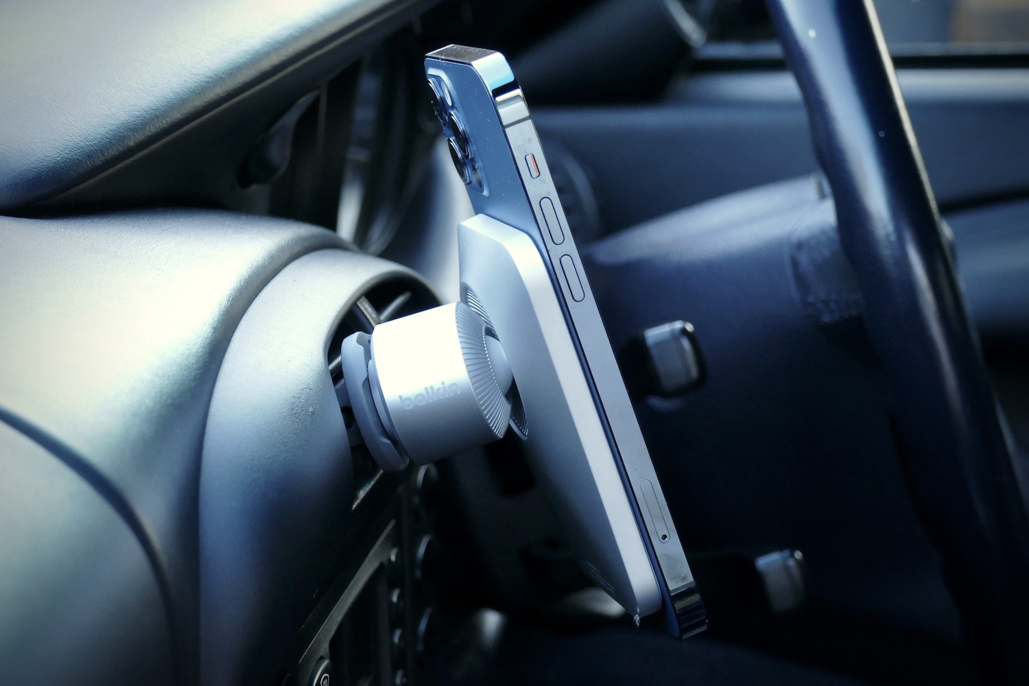 belkin magsafe car vent mount pro hands on features price photos release date side with phone