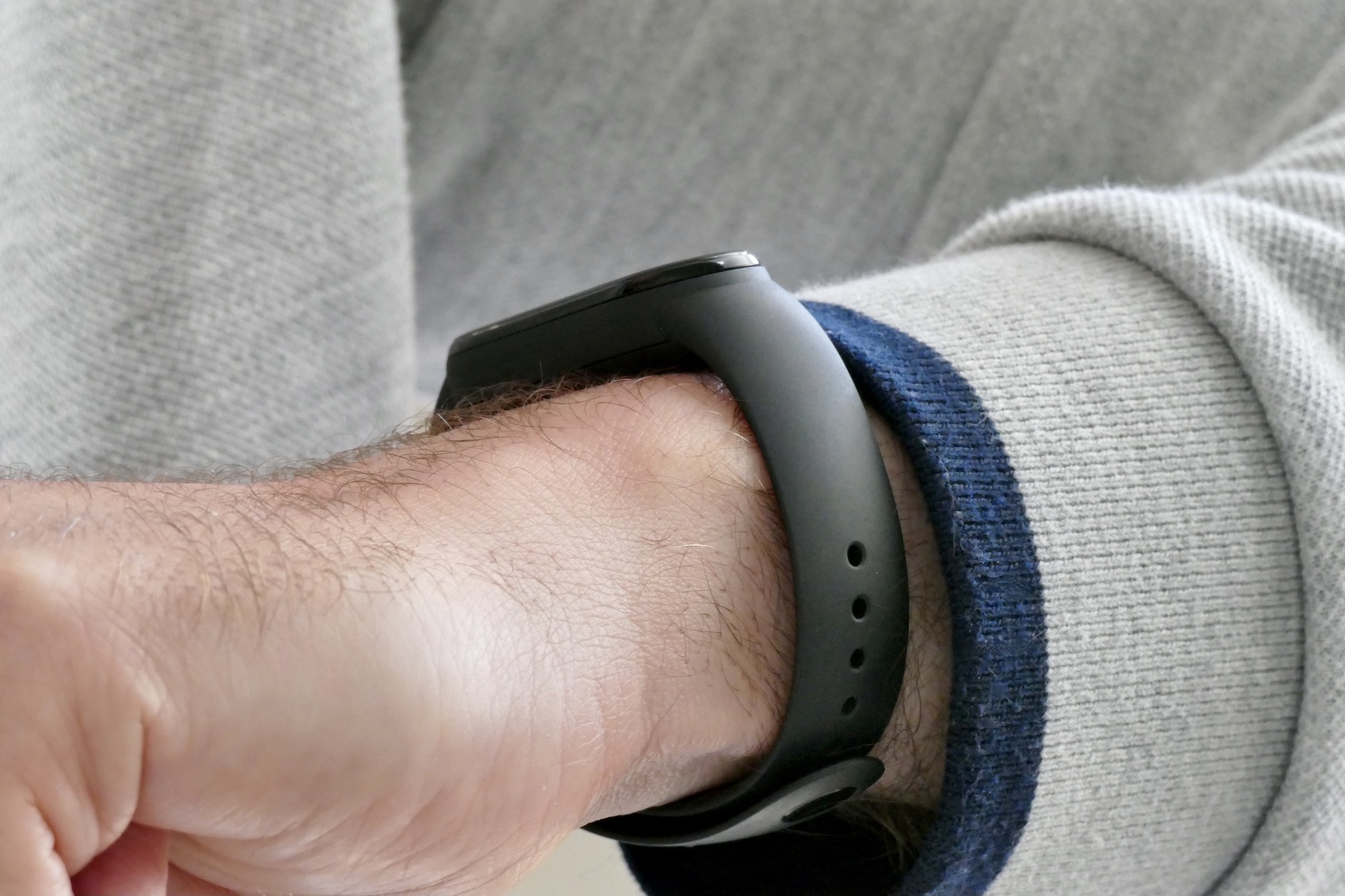 xiaomi mi band 6 review side