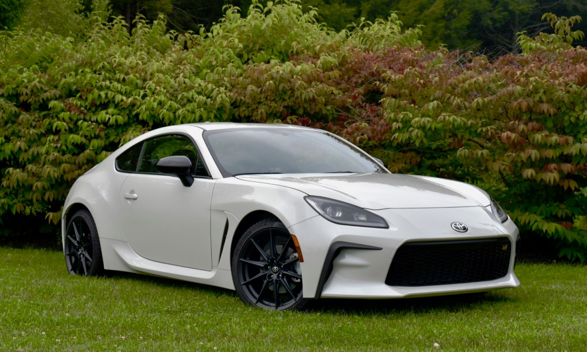 2022 toyota gr 86 review front three quarter