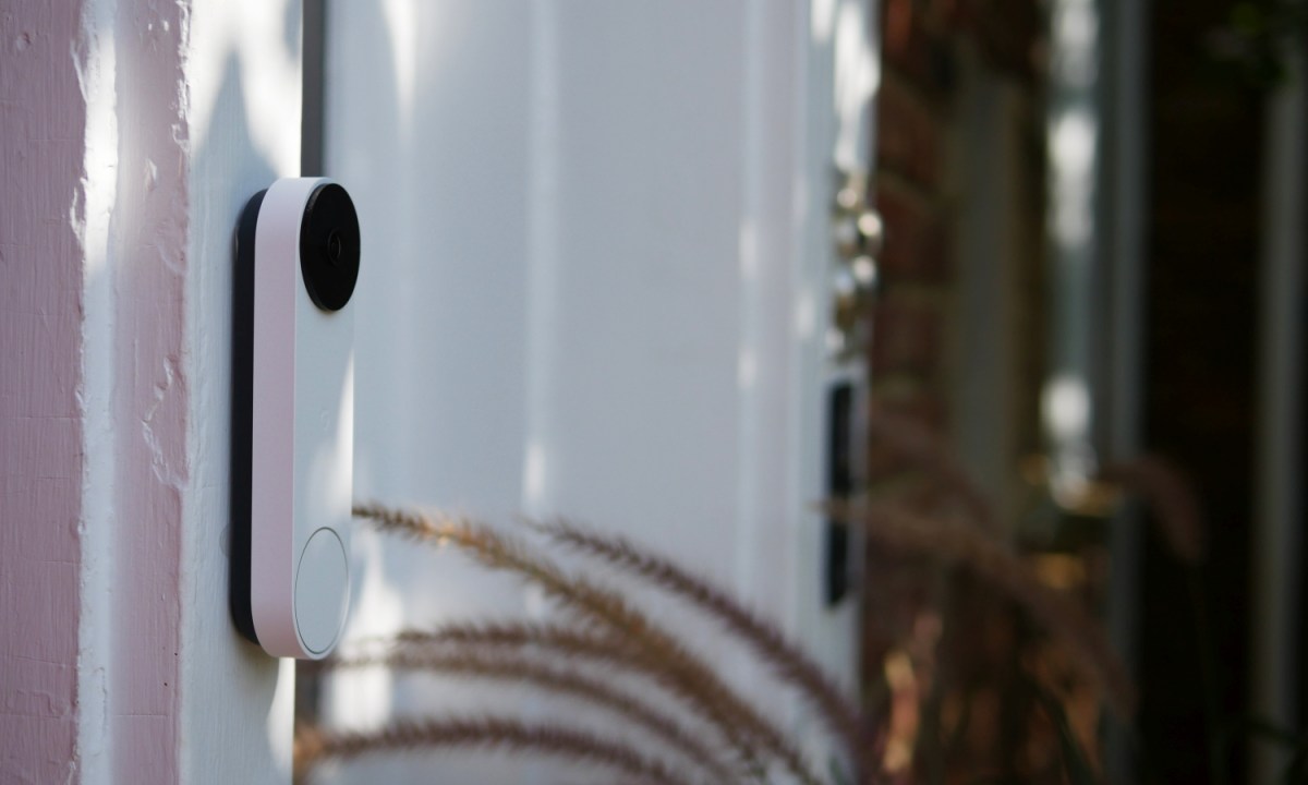 Side view of Google Nest Doorbell (battery) on outside of door.