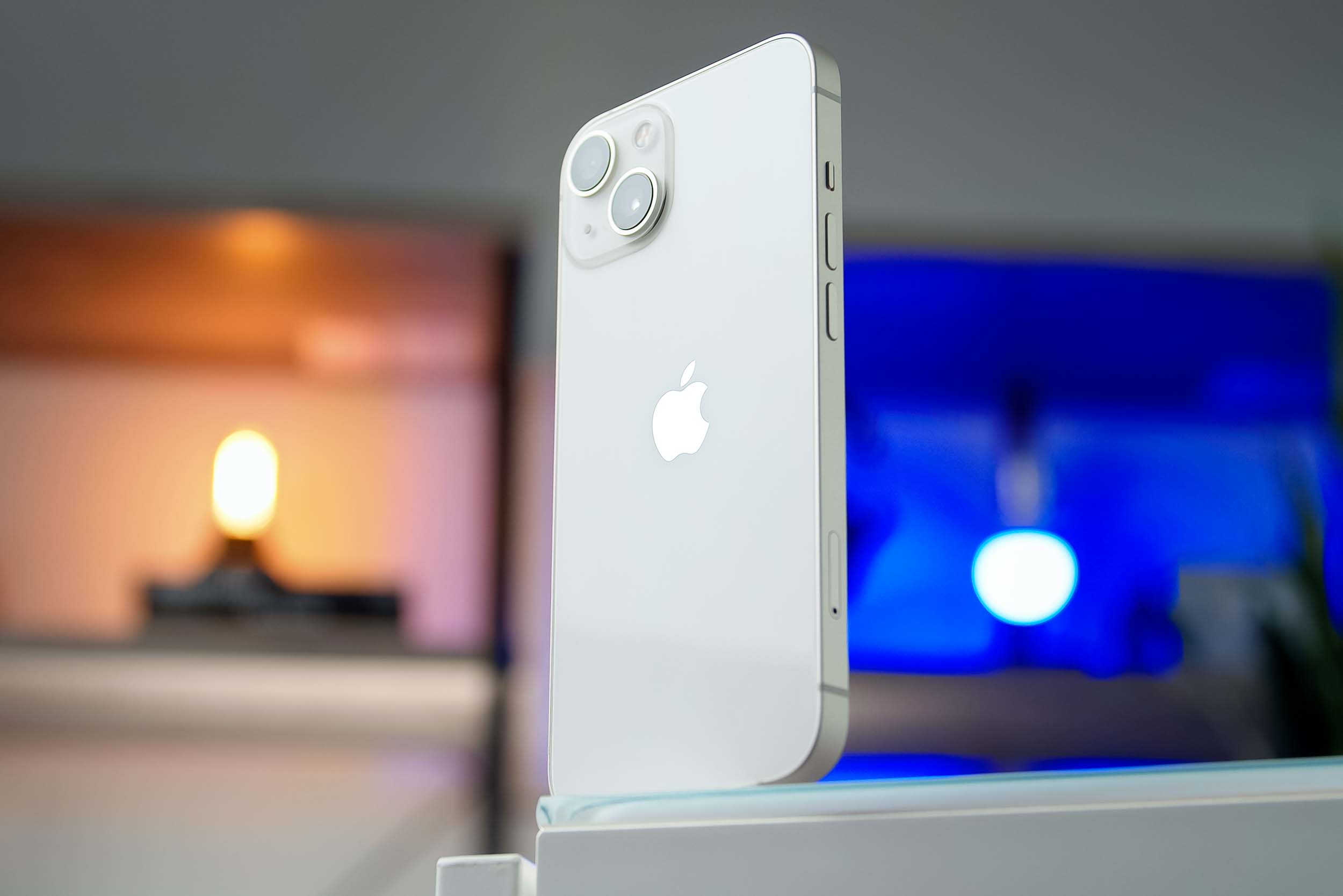 iPhone 13 style image show side.