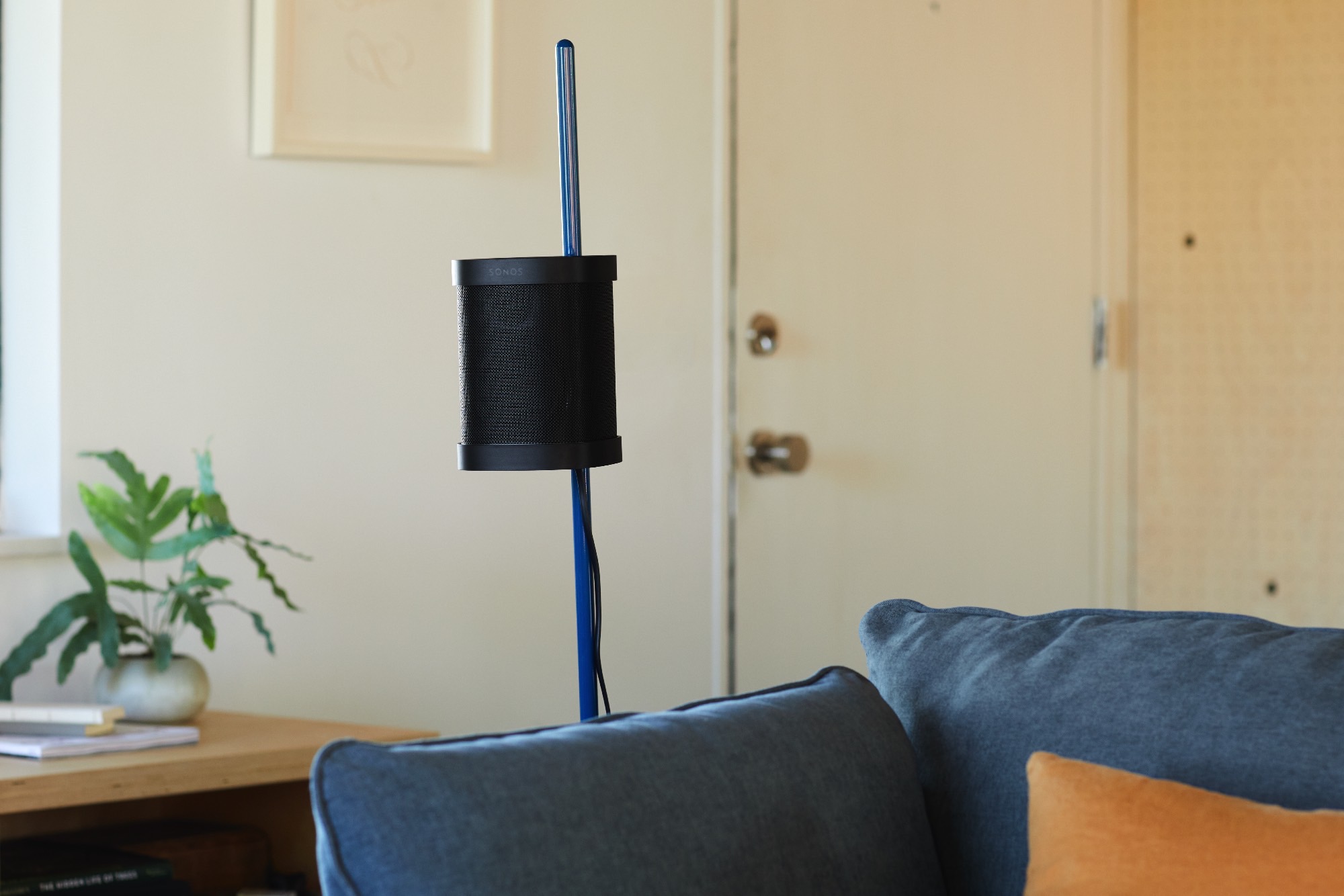 Sonos x Floyd One Stand seen from the front.