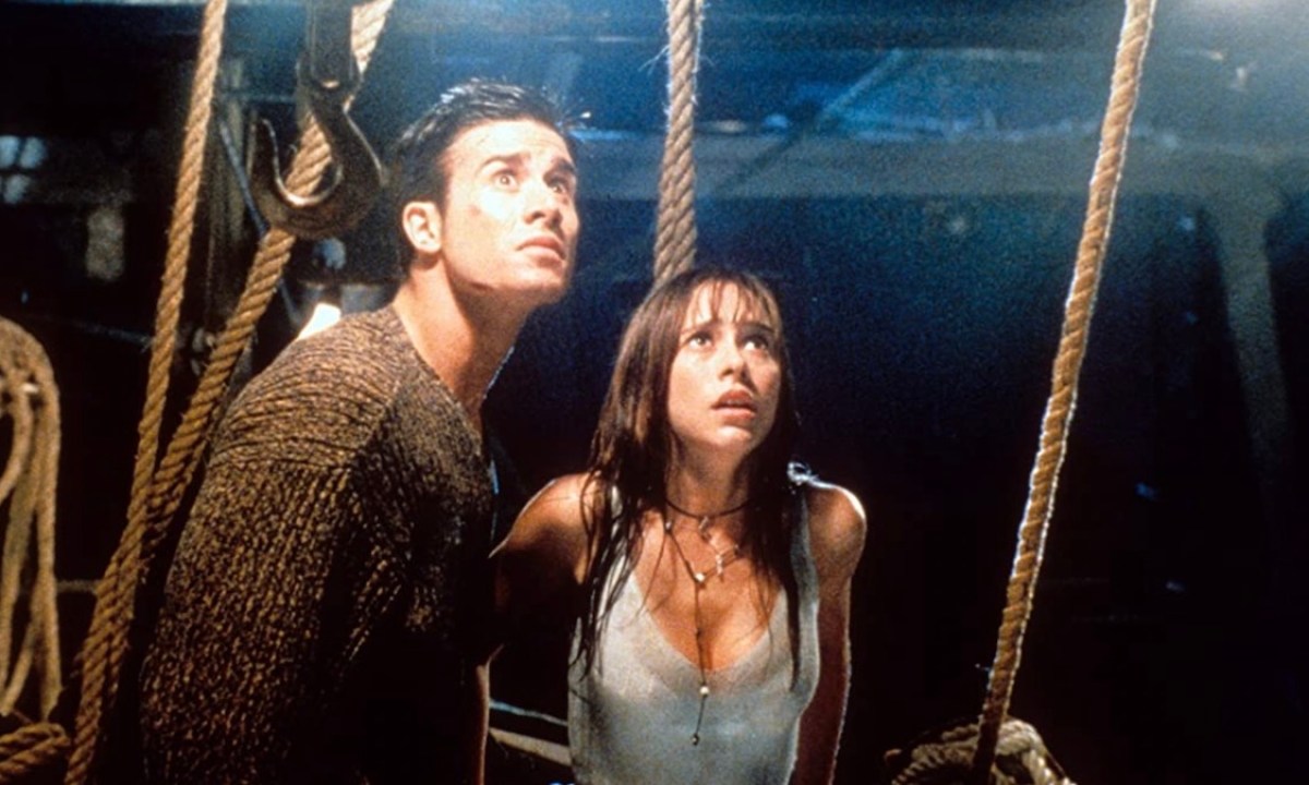 Jennifer Love Hewitt and Freddie Prince Jr. in I Know What You Did Last Summer.