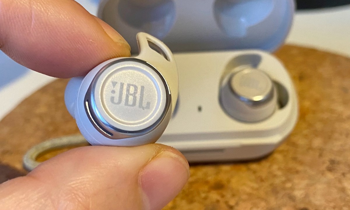 JBL Reflect Flow Pro.