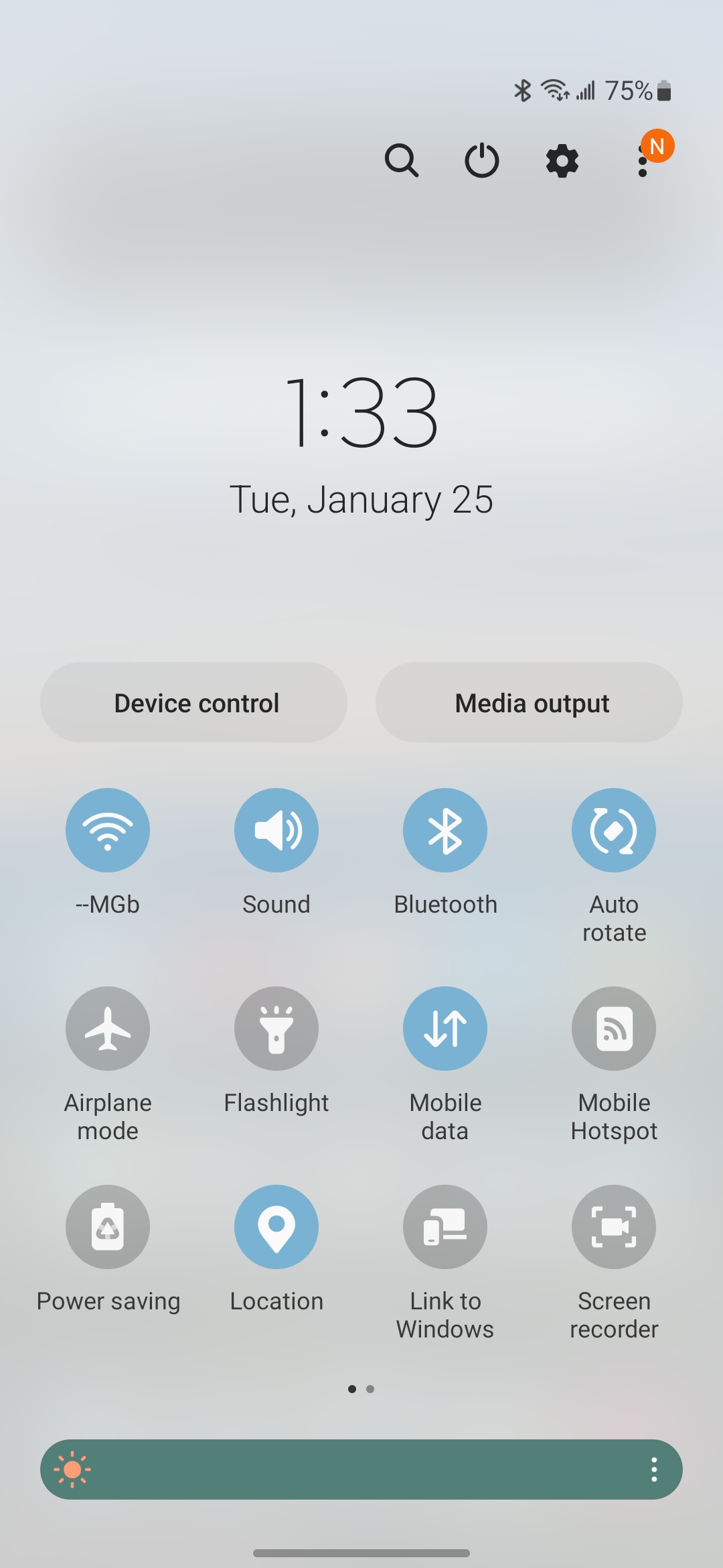 This is a screenshot of the Samsung Galaxy S21 FE drop down shade.