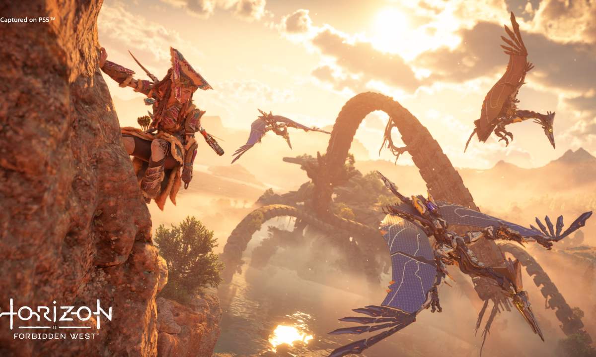 Aloy climbs a cliff in Horizon Forbidden West.
