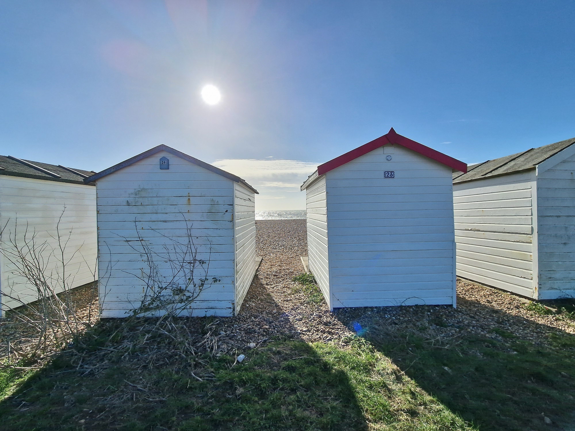 Galaxy S22 Ultra photo of beach huts.