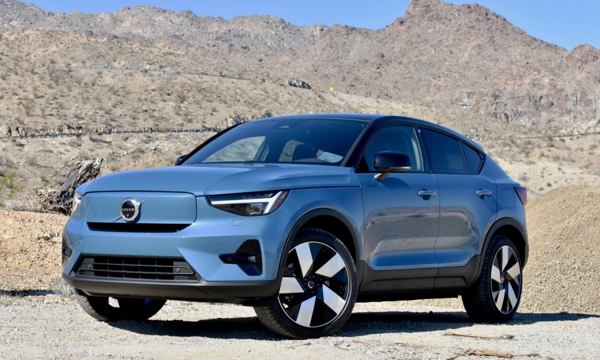 Front three quarter view of the 2022 Volvo C40 Recharge electric car.