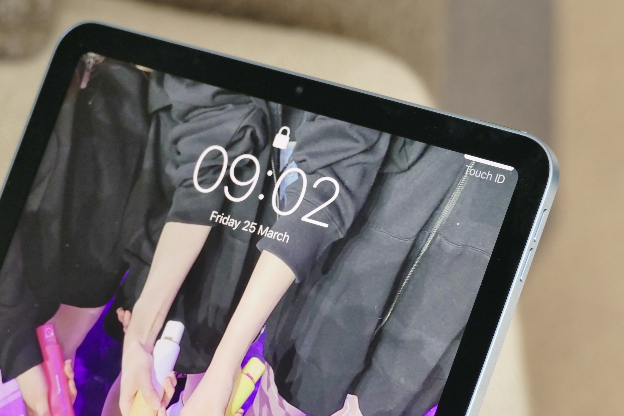 Touch ID reminder on the iPad Air 5.