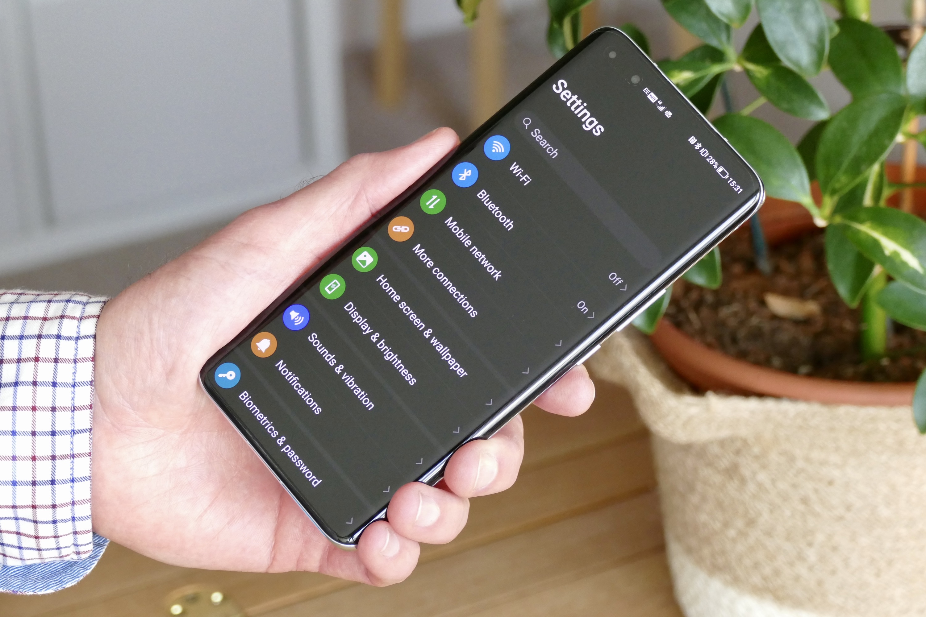 Settings page on the Honor Magic4 Pro.