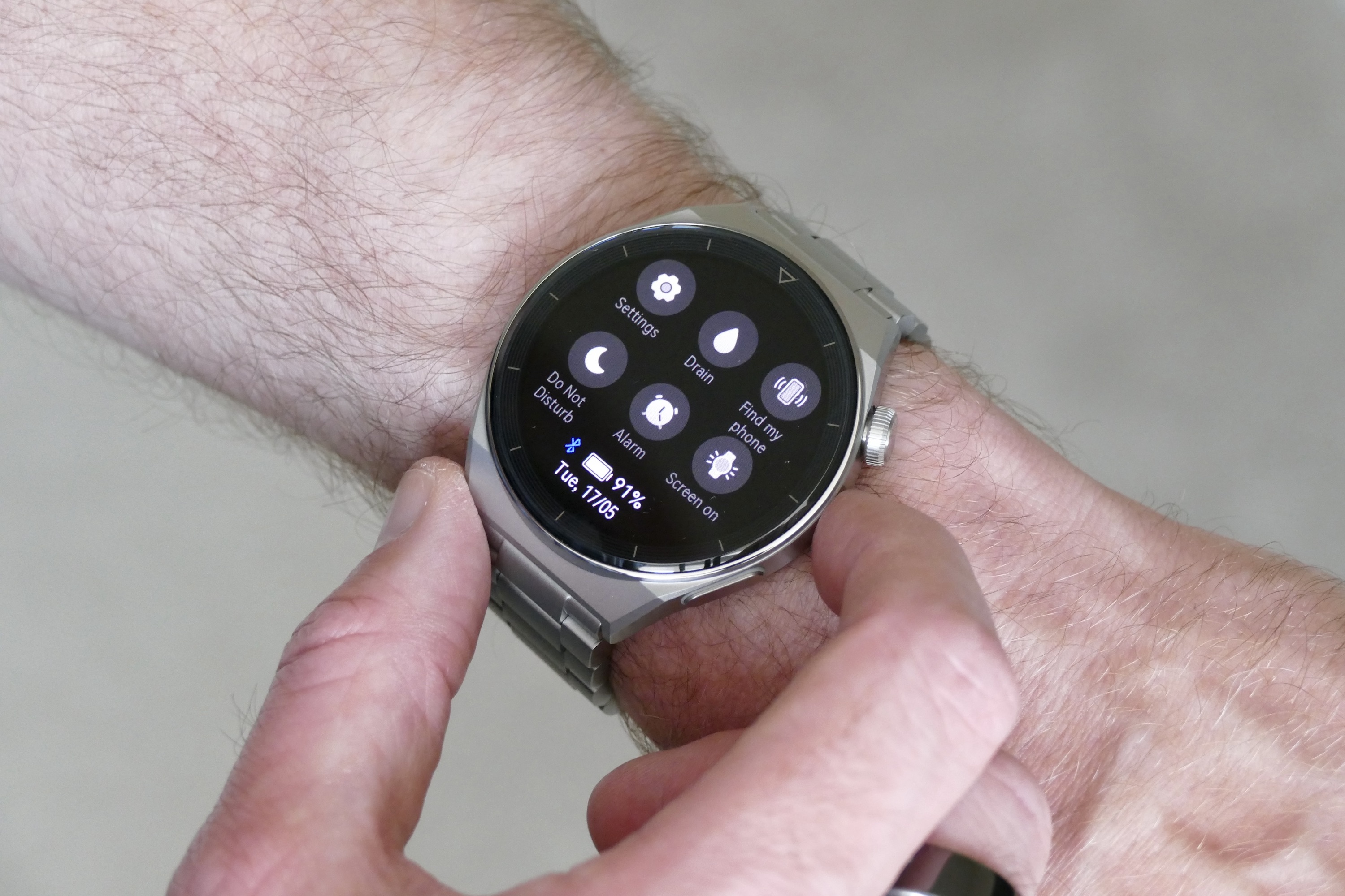 The Huawei Watch GT 3 Pro's quick settings menu.