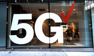 Verizon store front displays the 5G network in NYC.