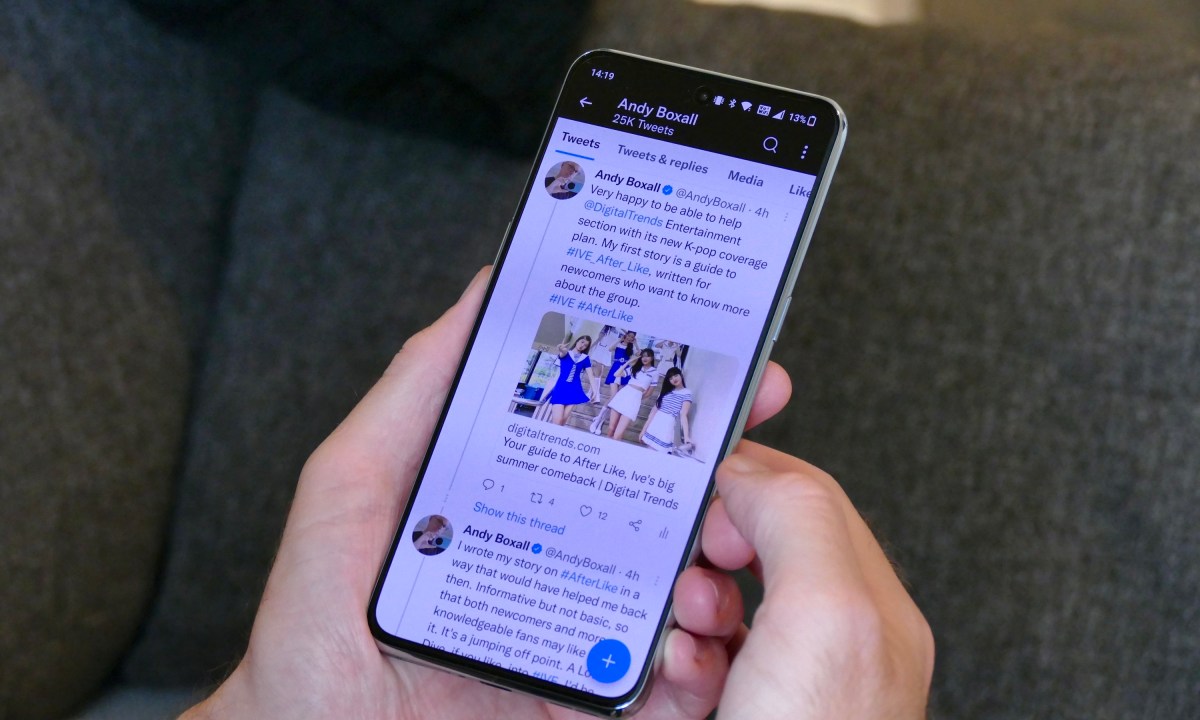 Twitter app on the OnePlus 10T.