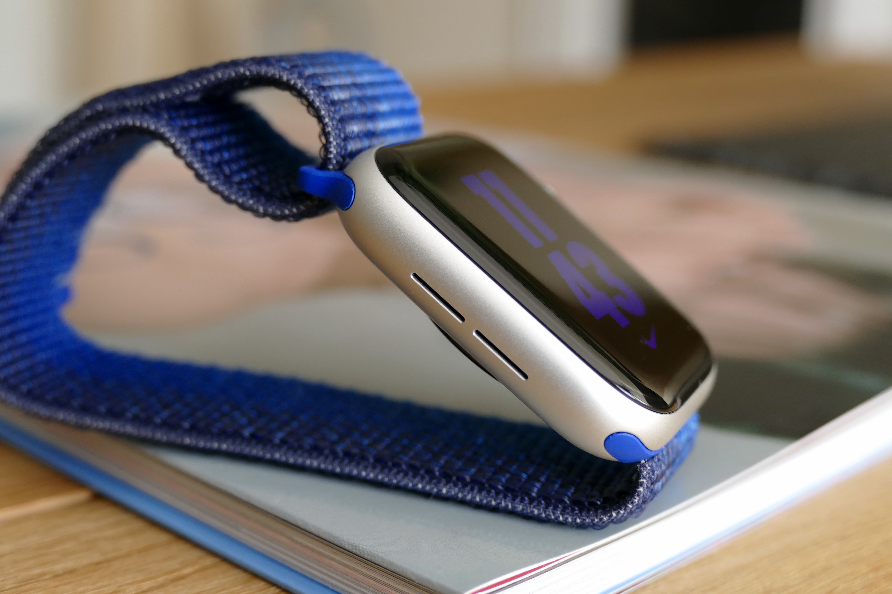 The side of the Apple Watch SE 2.