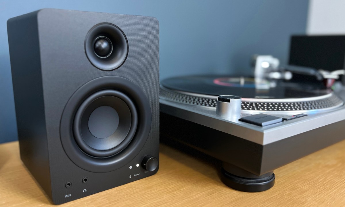 The Monoprice DT-3BT speakers connected to a turntable.