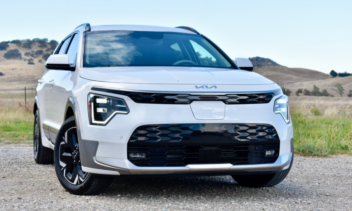 Front three quarter view of the 2023 Kia Niro EV.