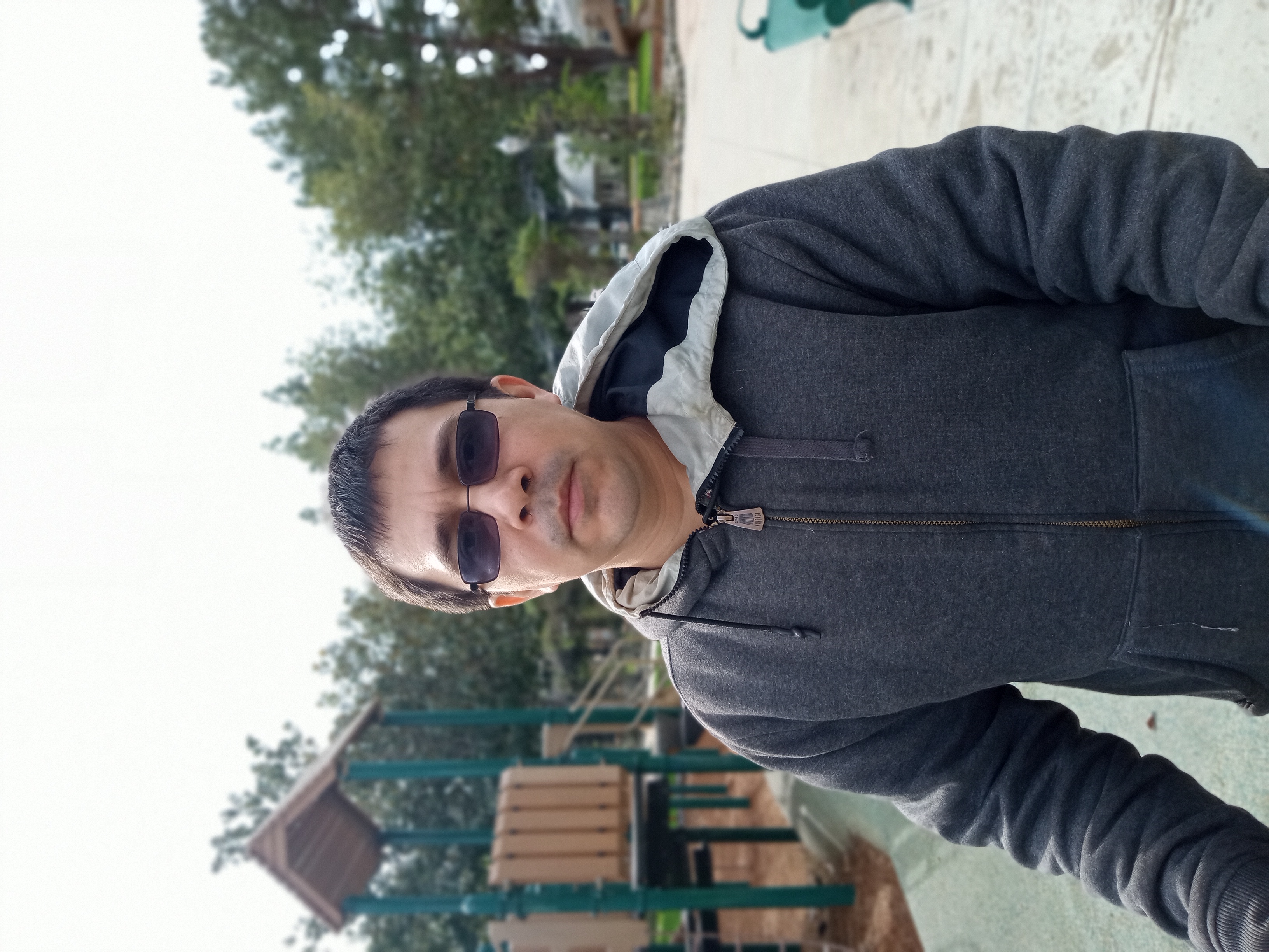 Portrait of Robert taken with Moto G Play (2023) default setting