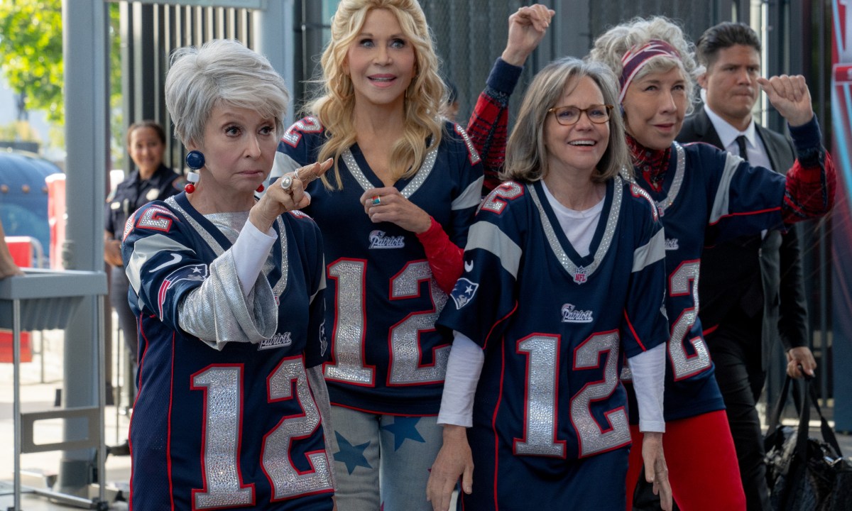 Rita Moreno, Jane Fonda, Sally Field, and Lily Tomlin all stand near metal detectors in 80 for Brady.