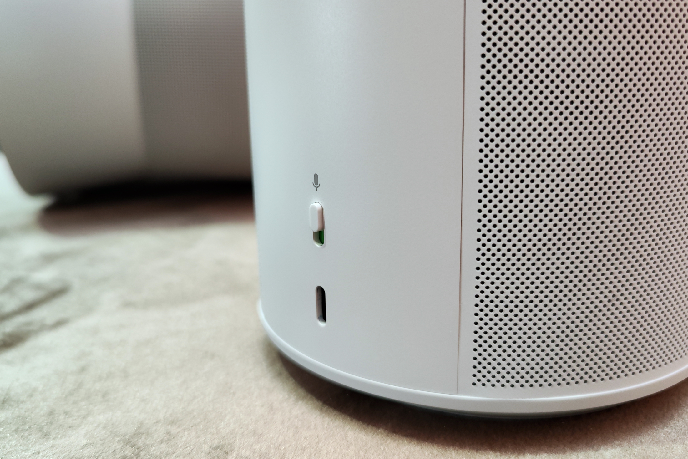 Sonos Era 100, back panel.
