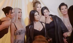 The Kardashian family poses for a picture in season 3.