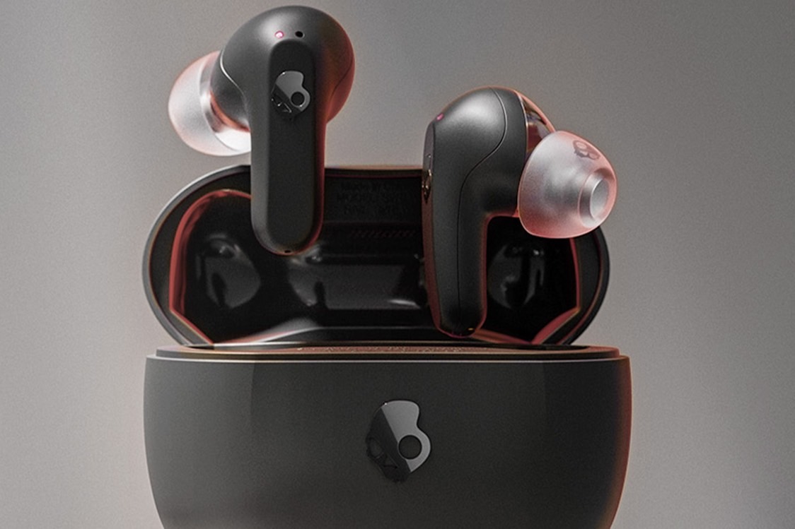 Skullcandy Rail in charging case.