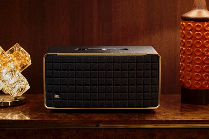 JBL Authentics 500.