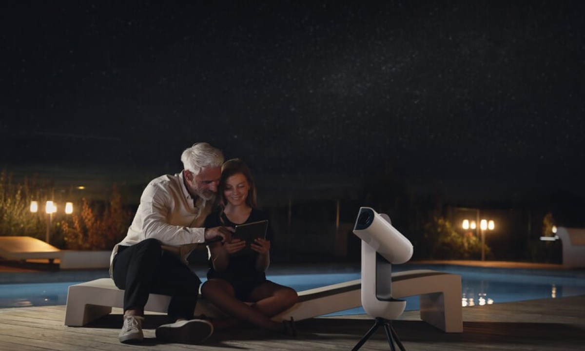 Vaonis Vespera smart telescope used on patio