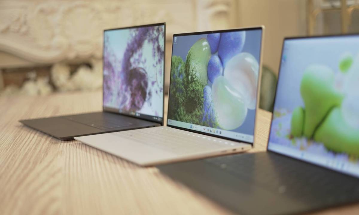 The XPS 13, XPS 14, and XPS 16 on a table.