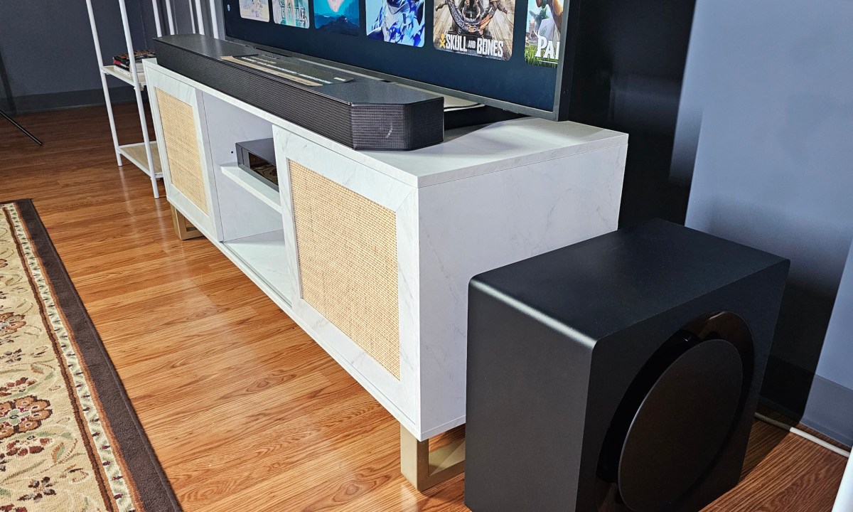 Samsung HW-Q990D Dolby Atmos Soundbar.